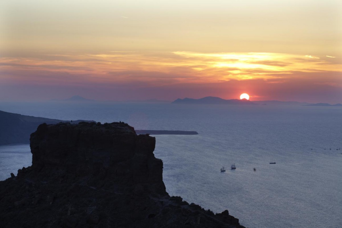 Honeymoon Petra Villas, Imerovigli, Santorini, Cyclades, Greece